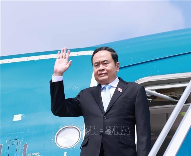 El presidente de la Asamblea Nacional de Vietnam, Tran Thanh Man, parte de Hanói para su visita oficial a Laos y participación en la AIPA 45. (Foto: VNA)