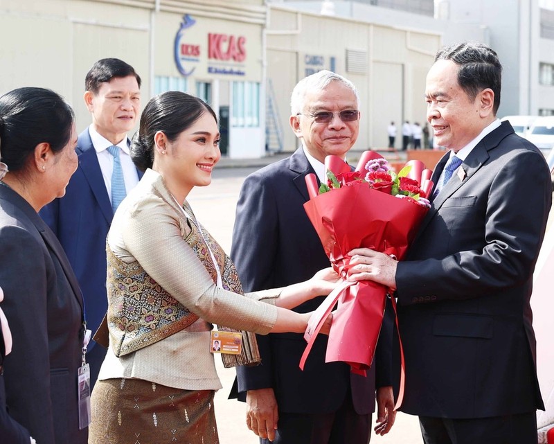 El presidente de la Asamblea Nacional de Vietnam, Tran Thanh Man, llegó a Vientián para iniciar una visita oficial a Laos. (Foto: VNA)