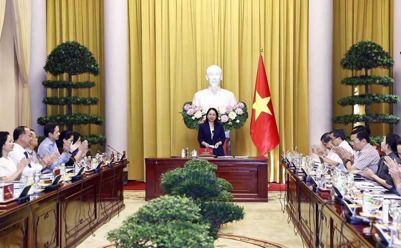 La vicepresidenta de Vietnam, Vo Thi Anh Xuan, habla en la reunión. (Foto: VNA)