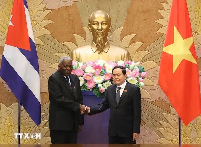 El presidente de la Asamblea Nacional de Vietnam, Tran Thanh Man, y el presidente de la Asamblea Nacional del Poder Popular de Cuba, Esteban Lazo Hernández, en julio pasado. (Foto: VNA)