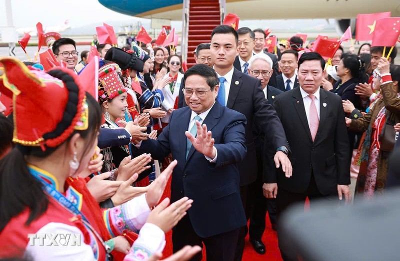 Acto de bienvenida al primer ministro Pham Minh Chinh. (Foto: VNA)