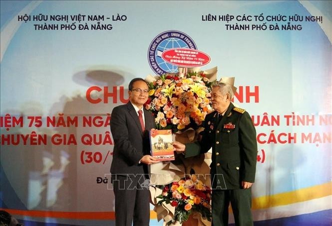 Ceremonia en Da Nang por el 75 aniversario del Día tradicional de los combatientes voluntarios y expertos de Vietnam en Laos. (Foto: VNA)