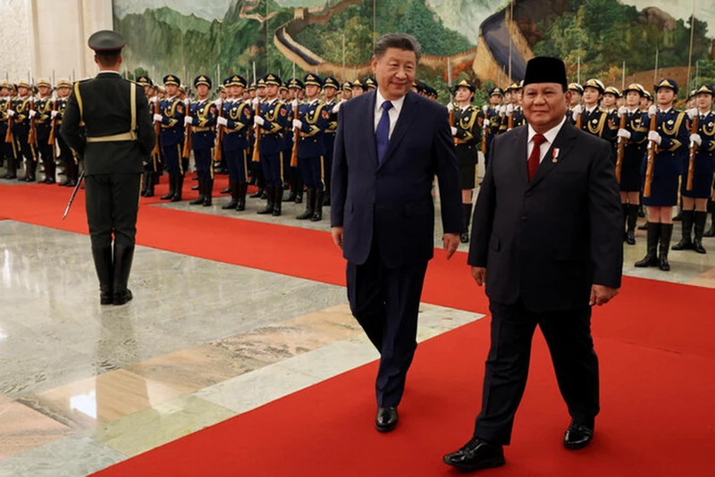 El presidente de Indonesia, Prabowo Subianto (derecha), sostuvo conversaciones con su homólogo chino, Xi Jinping (Foto: Reuters)