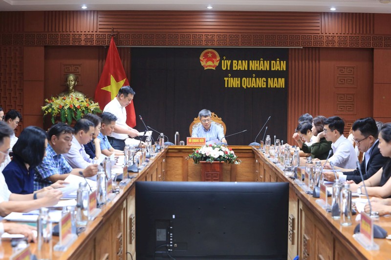 En la reunión. (baoquangnam.vn)