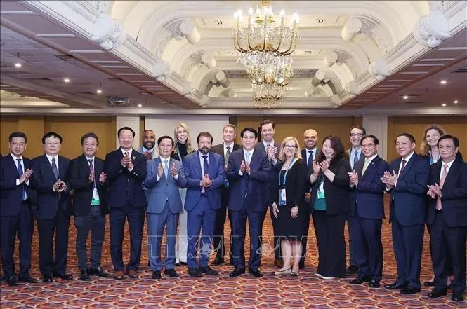 El presidente de Vietnam, Luong Cuong, y los delegados. (Foto: VNA)