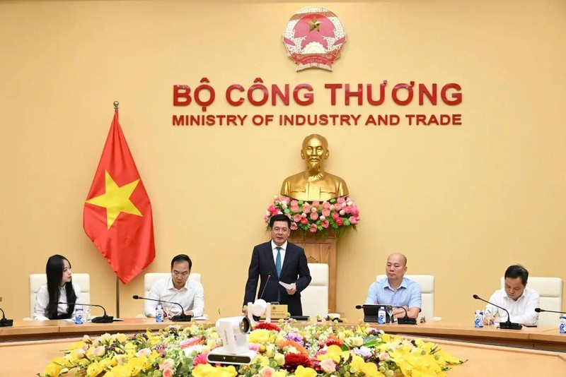 El ministro de Industria y Comercio de Vietnam, Nguyen Hong Dien, habla en la conferencia. (Foto: Ministerio de Industria y Comercio)