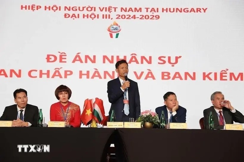 El presidente de la Asociación de Vietnamitas en Hungría, Vu Quy Duong, interviene en el evento. (Foto: VNA)