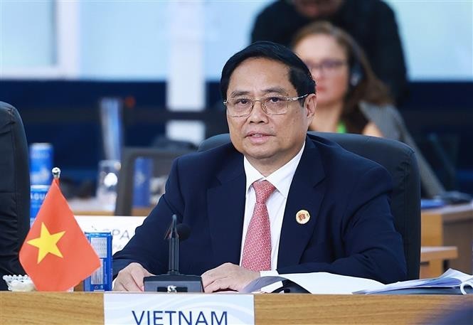 El primer ministro de Vietnam, Pham Minh Chinh, presenta un discurso durante un debate sobre desarrollo sostenible y transición energética en el marco de la Cumbre del G20 en Rio de Janeiro, Brasil (Foto: VNA)