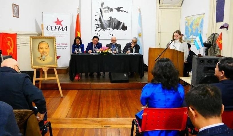 Seminario “Ho Chi Minh y las relaciones Vietnam-América Latina” fue organizado conjuntamente por la Comisión de Asuntos Exteriores del Comité Central del Partido, la Embajada de Vietnam en Argentina y el Partido Comunistad de Argentina, el 22 de agosto de 2024. (Foto: VNA)