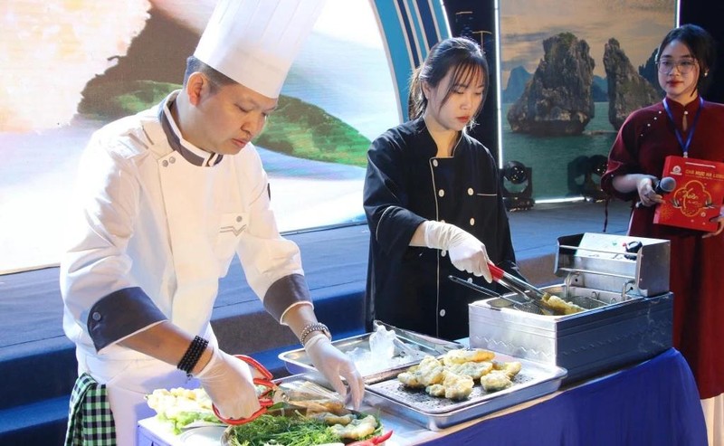 El festival ofrece una oportunidad única para que los visitantes exploren la quintaesencia de la cocina vietnamita con casi 130 stands. (Foto: VNA)