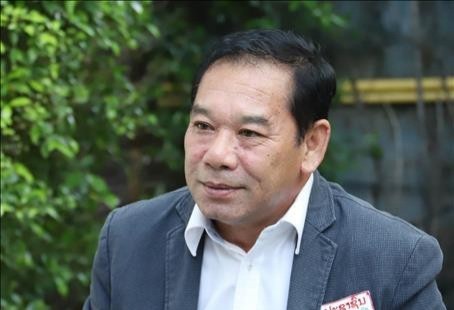 Vanxay Tavinyan, vicepresidente de la Comisión de Propaganda y Educación del Comité Central del Partido Popular Revolucionario de Laos y editor en jefe del periódico Pasaxon, durante una entrevista concedida a la Agencia Vietnamita de Noticias (Fuente: VNA)