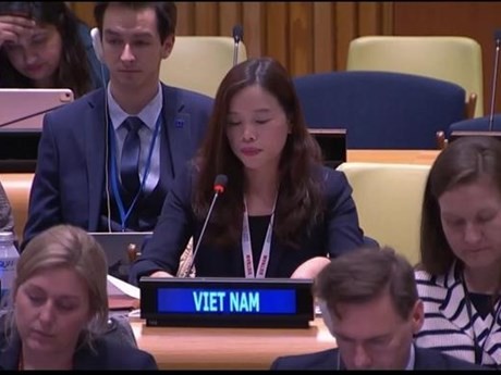 La ministra consejera Le Thi Minh Thoa, jefa adjunta de la delegación vietnamita ante las Naciones Unidas interviene en la reunión (Foto: VNA)