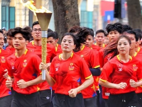 La antorcha de los SEA Games 32 fue llevada por más de 200 atletas vietnamitas (Foto: VNA)