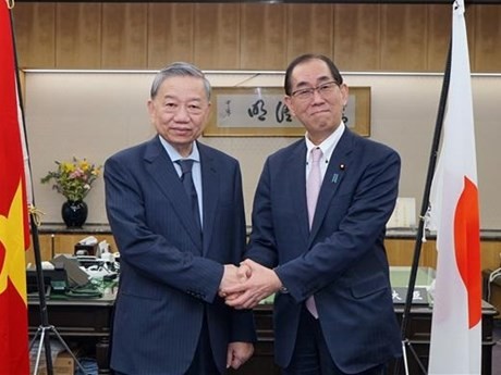 El Ministro de Seguridad Pública de Vietnam, To Lam, se reunió con el Ministro del Interior y Comunicaciones de Japón, Takeaki Matsumoto (Foto: VNA)