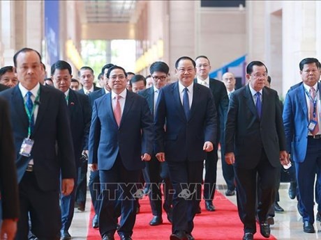 El primer ministro de Vietnam, Pham Minh Chinh, sostiene desayuno de trabajo con sus homólogos de Laos y Camboya. (Foto: VNA)