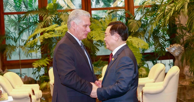 El presidente de la Asamblea Nacional de Vietnam, Vuong Dinh Hue, se reunió con el presidente de Cuba, Miguel Díaz-Canel.
