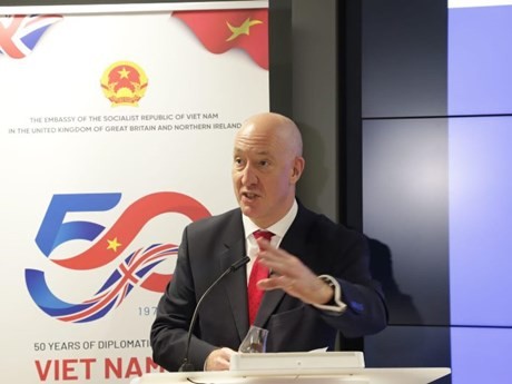 Mark Kent, presidente de la Red de Amistad Reino Unido-Vietnam, habla en un evento (Fuente:VNA)