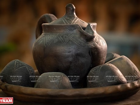 Quintaesencia del arte de la cerámica de la etnia cham