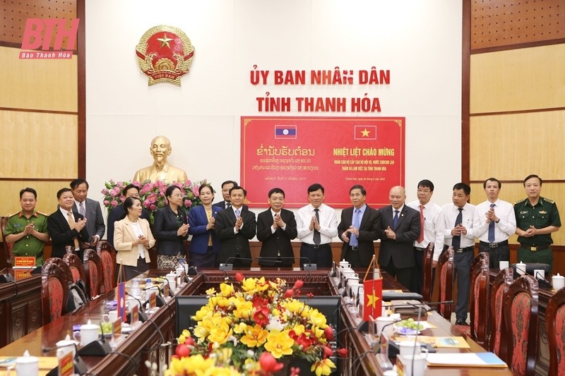 Vietnam y Laos por robustecer cooperación en reforma administrativa 