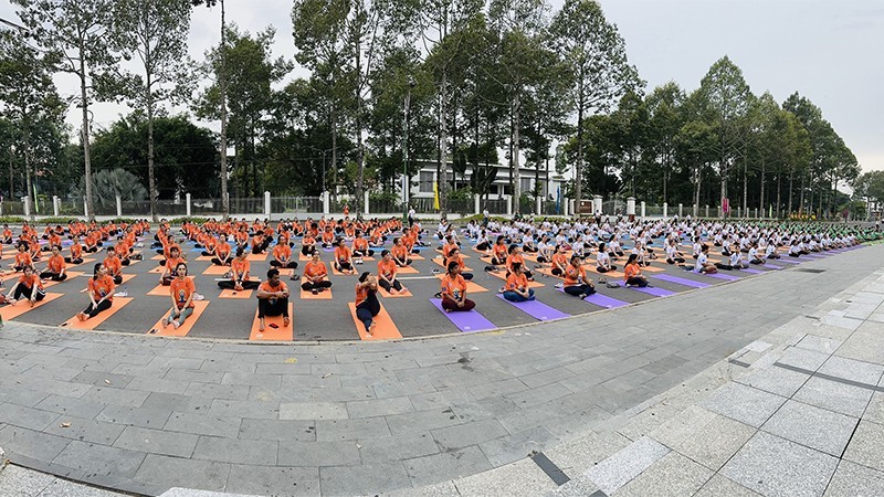 Provincia vietnamita de Dong Thap celebra Día Internacional de Yoga.
