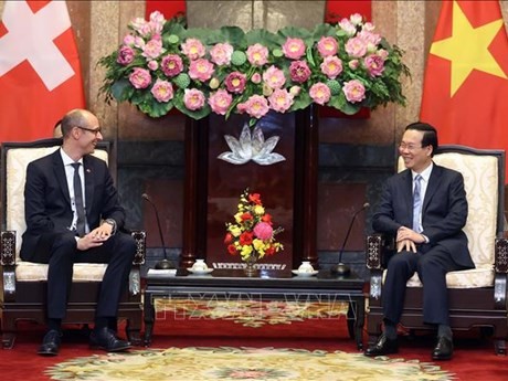 El presidente vietnamita, Vo Van Thuong, recibió al titular del Consejo Nacional (Cámara Baja) del país europeo, Martin Candinas (Fuente: VNA)