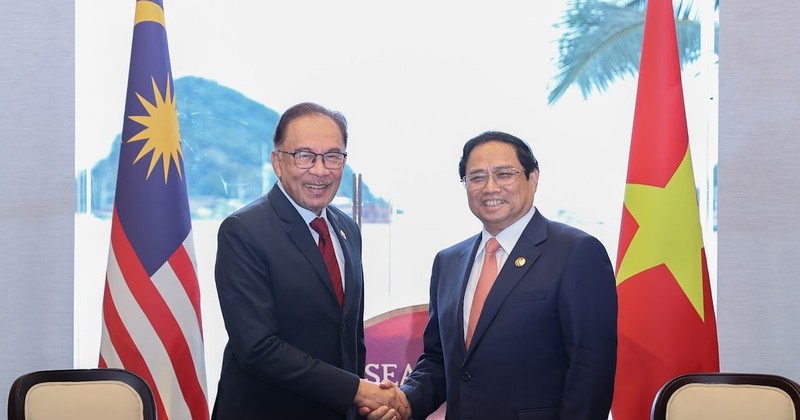 El primer ministro de Vietnam, Pham Minh Chinh, se reúne con su par malasio, Anwar Ibrahim, en ocasión de la 42 Cumbre de Asean, efectuada en mayo de 2023 en Labuan Bajo, Indonesia.