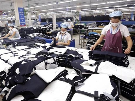 Fabricación de prendas de la Corporación 10 en Sai Dong, Long Bien, Hanói. (Foto: VNA)
