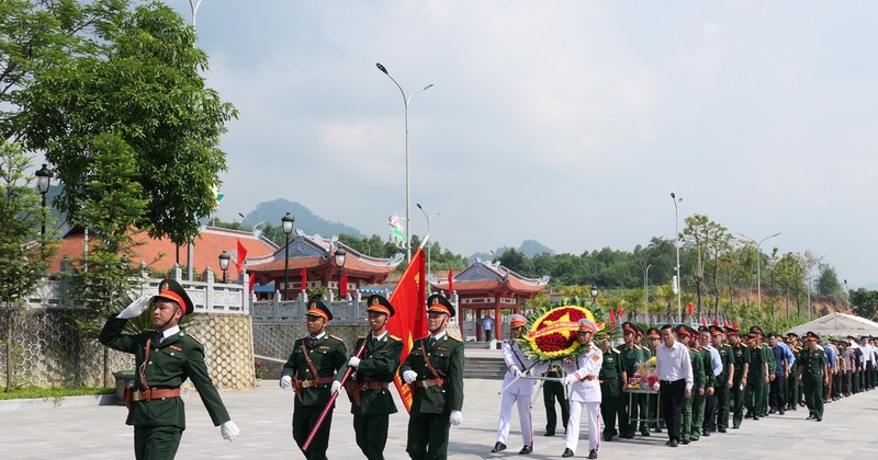 Provincia vietnamita rinde homenaje póstumo a mártires.