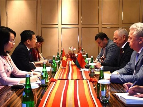 En la reunión entre la delegación de la Asamblea Nacional de Vietnam y la comitiva bielorrusa (Fuente:VNA)