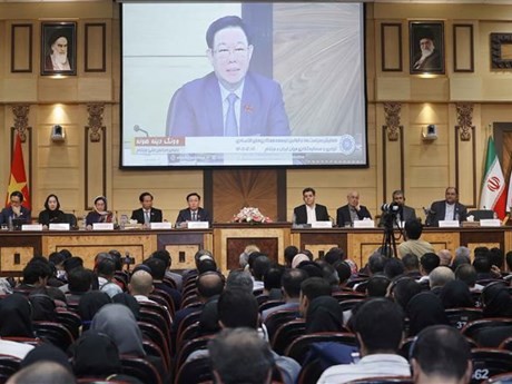 El presidente de la Asamblea Nacional de Vietnam, Vuong Dinh Hue, interviene en el evento (Fuente:VNA)