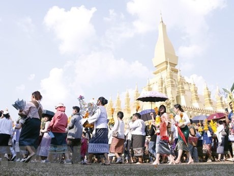 El pueblo laosiano asiste al Festival That Luang en noviembre de 2022. (Foto: VNA)