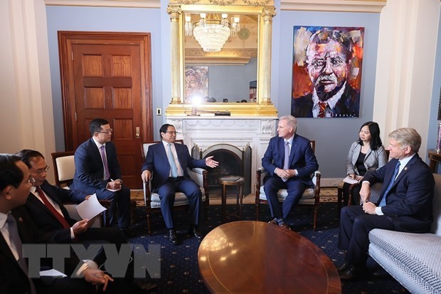 El primer ministro de Vietnam, Pham Minh Chinh, se reúne con el presidente de la Cámara de Representantes de Estados Unidos, Kevin McCarthy. (Foto: VNA) 