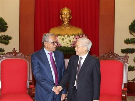 El secretario general del Partido Comunista de Vietnam, Nguyen Phu Trong, recibió al entonces presidente de Bangladesh, Md. Abdul Hamid, en Hanói en agosto de 2015 (Fuente:VNA)