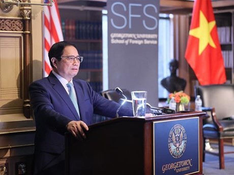 El primer ministro de Vietnam, Pham Minh Chinh, pronuncia un discurso en la Universidad de Georgetown. (Foto: VNA)
