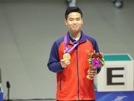 El tirador Pham Quang Huy gana la medalla de oro en ASIAD 2023.