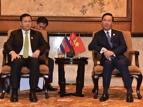 El presidente de Vietnam, Vo Van Thuong(en la derecha), y el primer ministro camboyano, Hun Manet. (Fuente: VNA)