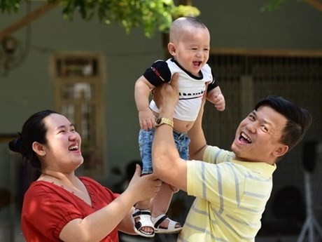 Una pareja beneficiadora del programa Uom Mam Hanh Phuc (Fuente: tuoitre.vn)