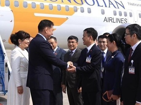 El presidente de Mongolia, Ukhnaagiin Khurelsukh, inicia su visita de Estado a Vietnam (Foto: VNA)