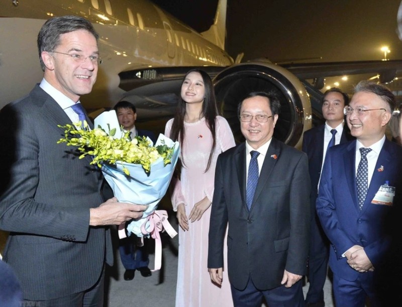 El primer ministro holandés, Mark Rutte, llegó el 1 de noviembre a Hanói, iniciando su visita oficial de dos días a Vietnam por invitación de su par Pham Minh Chinh.