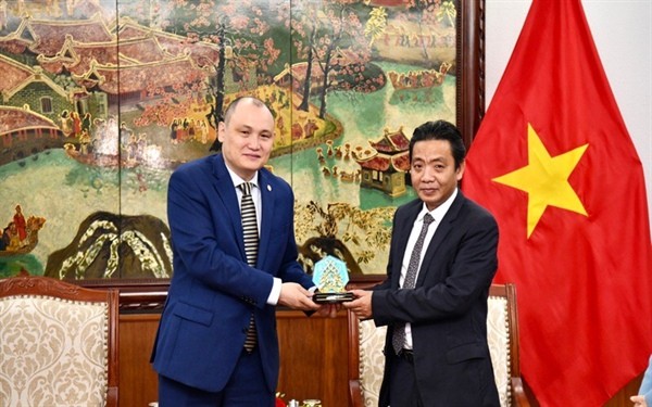 Vietnam y Kazajstán promueven cooperación en cultura, deportes y turismo