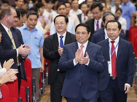 El primer ministro de Vietnam, Pham Minh Chinh, participa en la apertura del año escolar de la Universidad Nacional de Ciudad Ho Chi Minh. (Fuente:VNA)