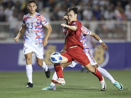 El delantero vietnamita, Nguyen Van Toan, anota el primer gol para su selección (Fuente:VNA)