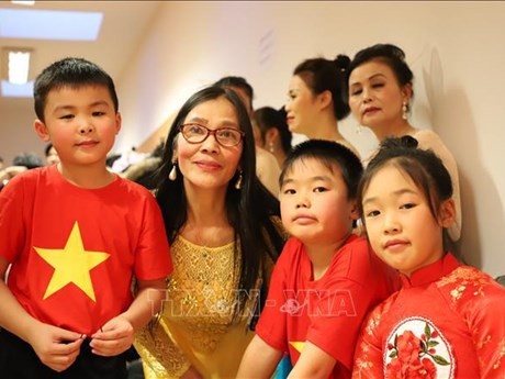 Nguyen Thu Loan, la única profesora del idioma vietnamita durante 15 años en la escuela AWTO en Berlín. (Fuente: VNA)