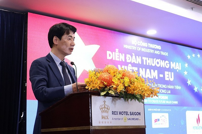 El jefe del Departamento del Mercado de Europa y América del Ministerio de Industria y Comercio de Vietnam, Ta Hoang Linh.