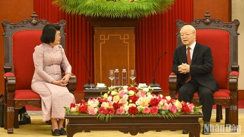 Secretario general del PCV recibe a presidenta de Asamblea Nacional de Camboya