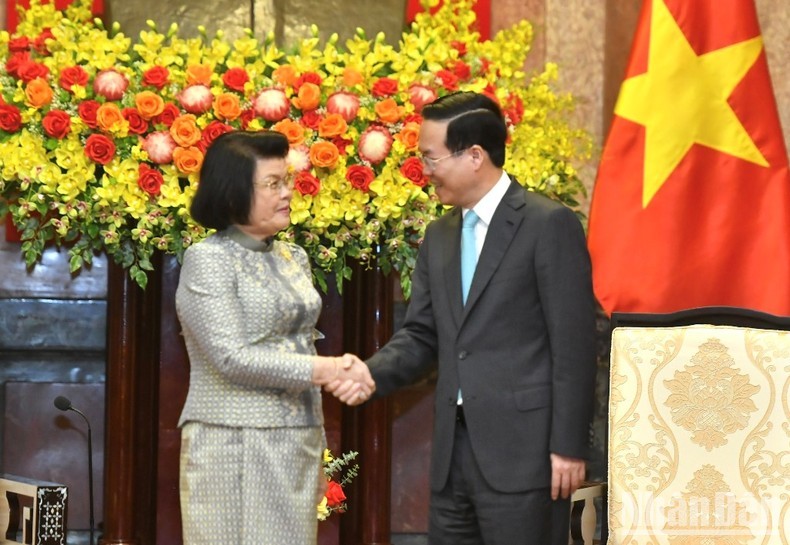 El presidente de Vietnam, Vo Van Thuong, y la presidenta de la Asamblea Nacional de Camboya, Samdech Khuon Sudary.