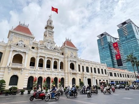 Ciudad Ho Chi Minh ofrece recorrido por la sede del Comité Popular y Consejo Popular de la urbe. (Foto: VNA)