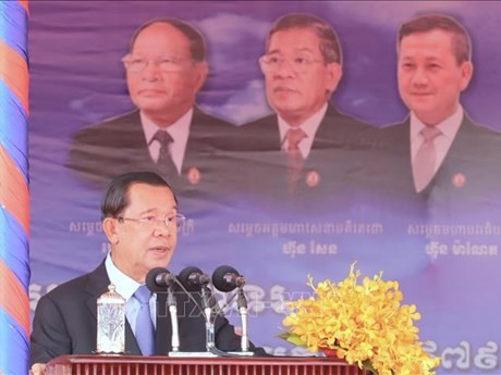 El presidente del Partido Popular de Camboya y jefe del Supremo Consejo Asesor del Rey, Samdech Techo Hun Sen, se dirige al mitin. (Foto: VNA)
