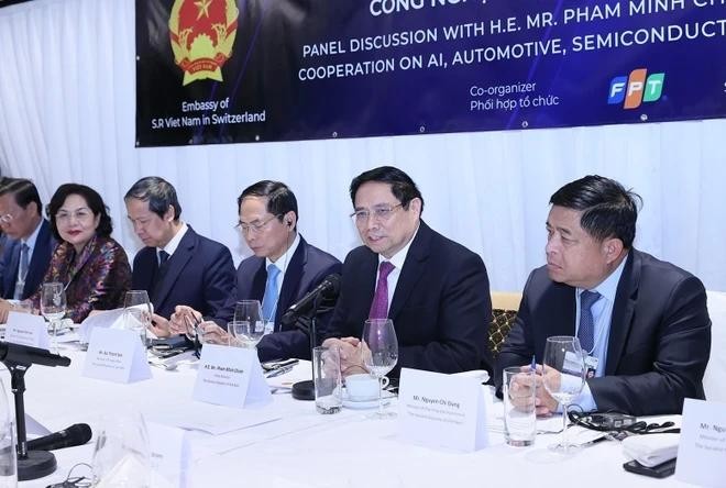 El primer ministro de Vietnam, Pham Minh Chinh, asiste al evento.