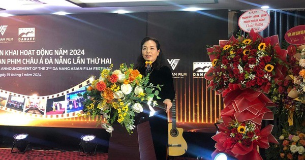 La presidenta de la Asociación de Promoción y Desarrollo de Cinematografía de Vietnam, Ngo Phuong Lan, habla en la cita. 